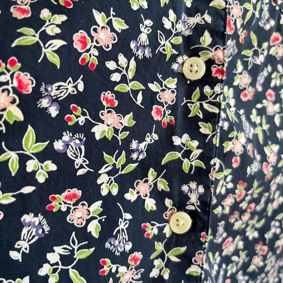Eddie Bauer Navy Floral Button Down Shirt M Petite 100% Cotton Classic Fit - Picture 6 of 7